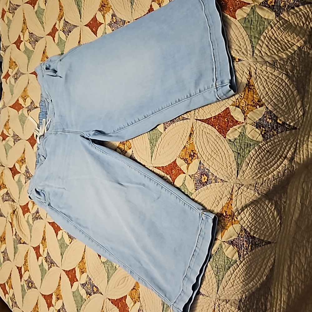 Torrid super soft weekend wide leg crop size 3